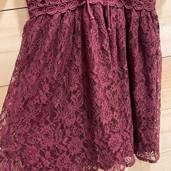 Francesca’s Wine Lace Mini Dress Small - Picture 4 of 8